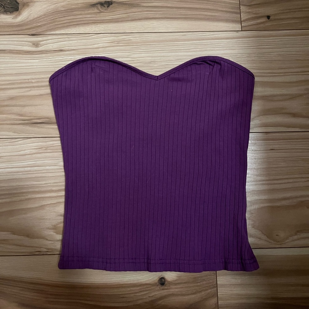 Cute and stretchy, thick, purple strapless shirt